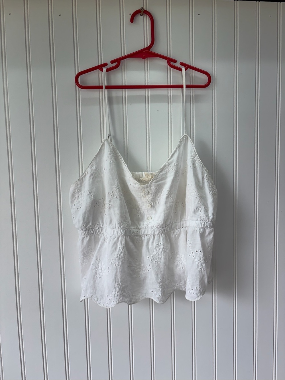 Hem & Thread White Eyelet embroidered cropped scalloped hem camisole tank top